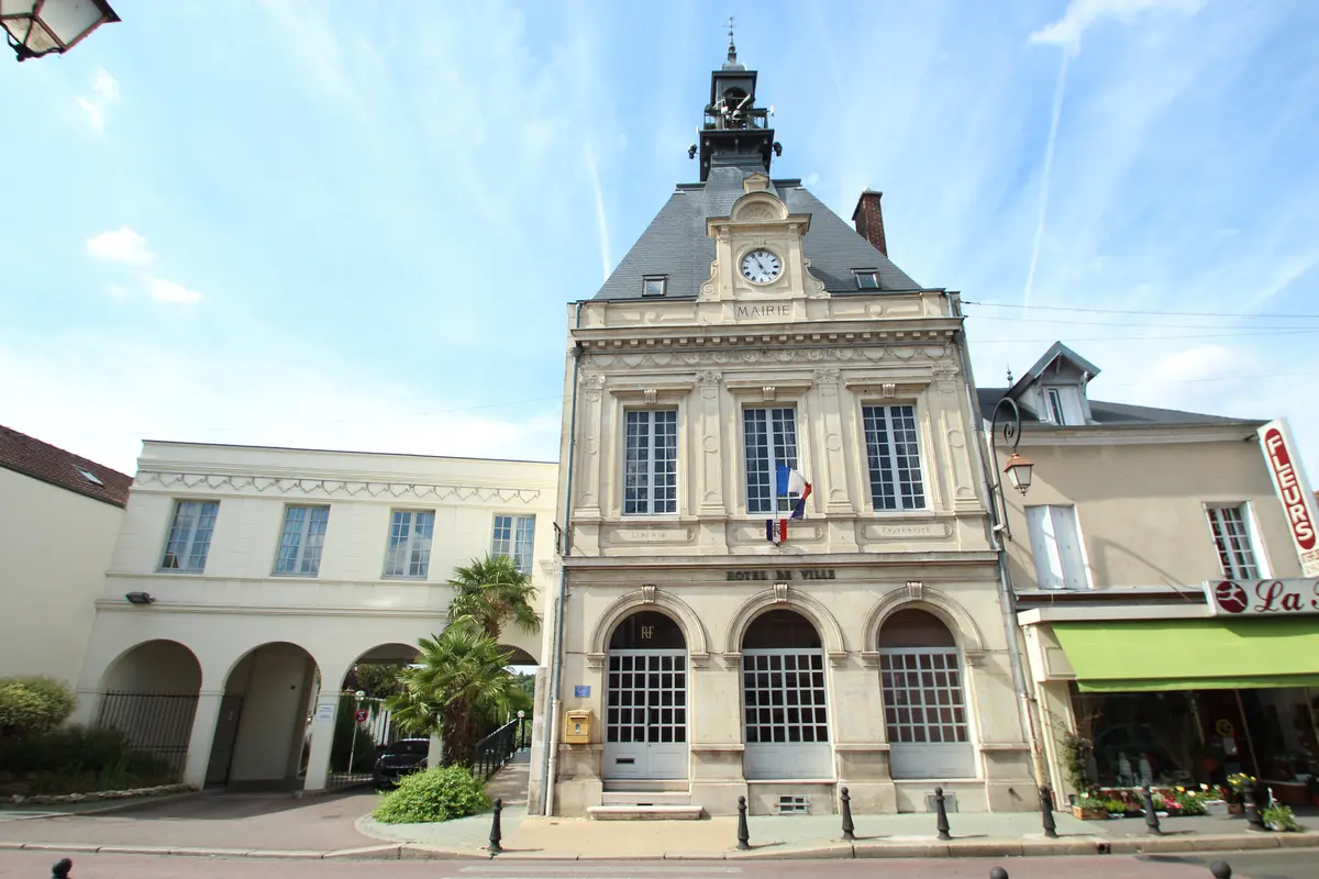 La mairie de Bonnières-sur-Seine, siège de l'association